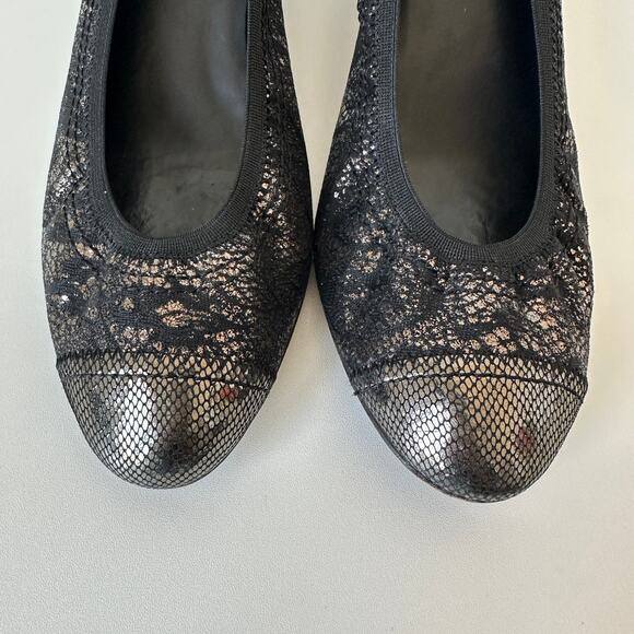 CHANEL Black Gold Metallic Cap Toe Stretchy Block Heel Pumps IT 40 - Picture 6 of 16